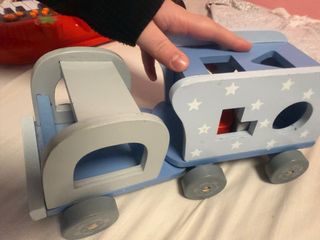 Tren de madera para clasificar formas