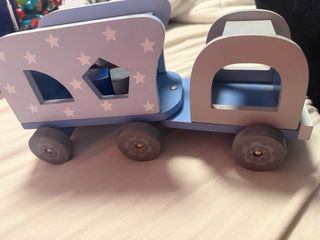 Tren de madera para clasificar formas