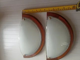 Lampada da parete in legno e vetro