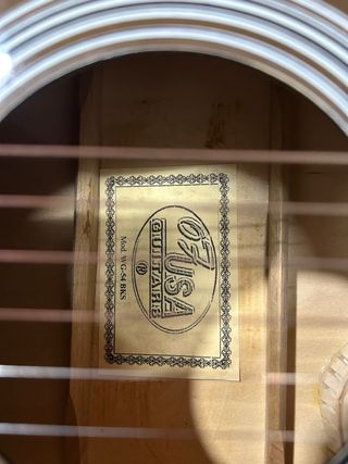 Guitarra acústica USA con funda hacepto ofertas