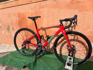 Bicicleta de carretera BMC Roja