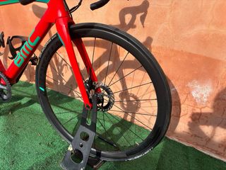 Bicicleta de carretera BMC Roja