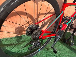 Bicicleta de carretera BMC Roja