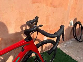 Bicicleta de carretera BMC Roja