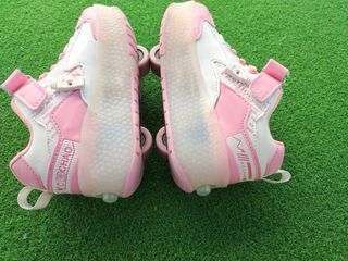 Zapatillas con ruedas para niño/a talla 32