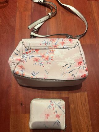 Bolso Guess y monedero