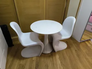 Conjunto mesa redonda y 2 sillas blancas