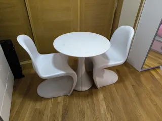 Conjunto mesa redonda y 2 sillas blancas