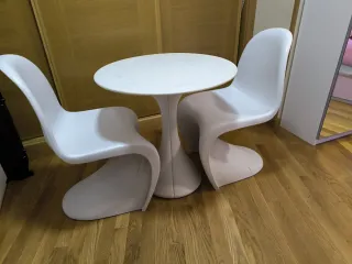 Conjunto mesa redonda y 2 sillas blancas