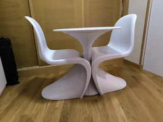 Conjunto mesa redonda y 2 sillas blancas