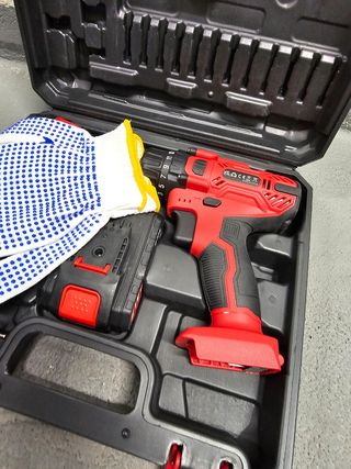 Taladro Percutor Rojo con Batería y Maletín