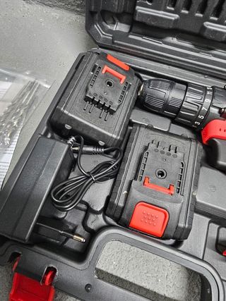 Taladro Percutor Rojo con Batería y Maletín