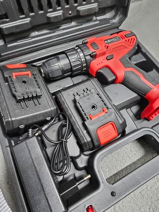 Taladro Percutor Rojo con Batería y Maletín