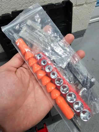 Taladro Percutor Rojo con Batería y Maletín