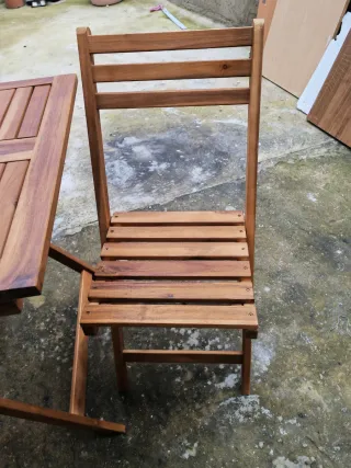 Set tavolo e 2 sedie in legno per esterni