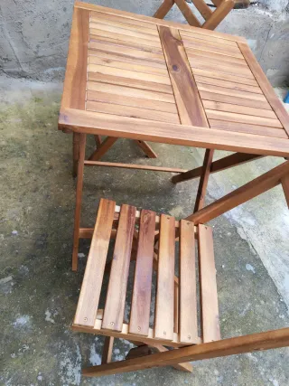 Set tavolo e 2 sedie in legno per esterni