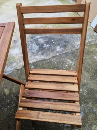 Set tavolo e 2 sedie in legno per esterni