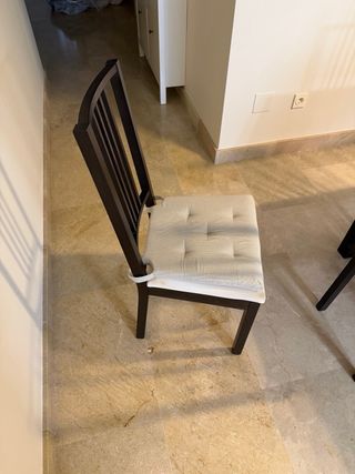 Mesa comedor extensible + 6 sillas negras