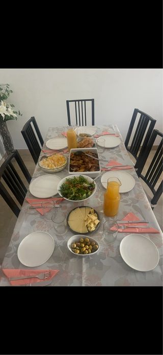 Mesa comedor extensible + 6 sillas negras