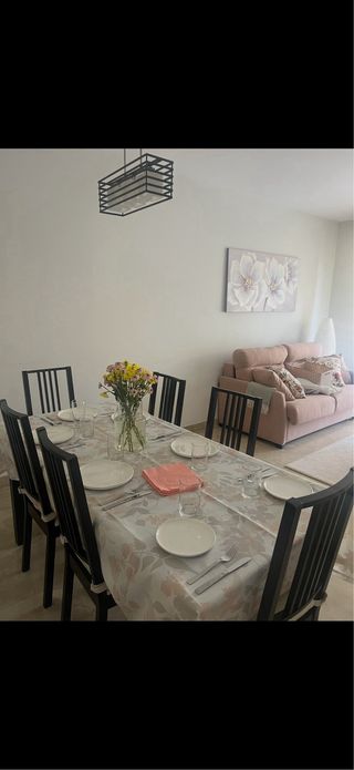 Mesa comedor extensible + 6 sillas negras