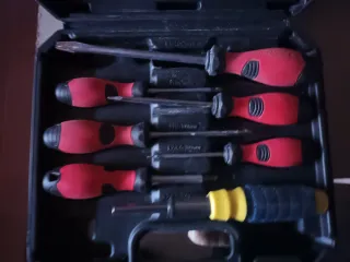 Caja de destornilladores con puntas