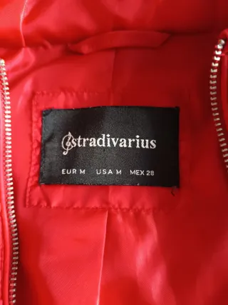 Chaqueta acolchada roja Stradivarius mujer