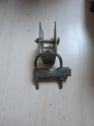 Soporte prisionero para antena parabólica