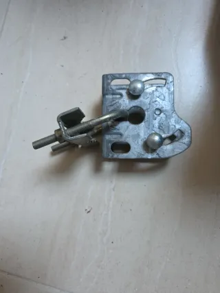 Soporte prisionero para antena parabólica