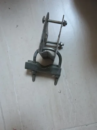 Soporte prisionero para antena parabólica