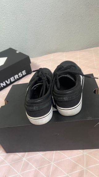 Zapatillas Nike Negras y Blancas