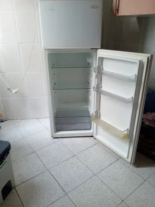 Nevera blanca con congelador