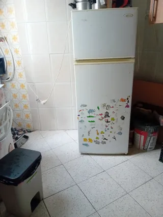 Nevera blanca con congelador