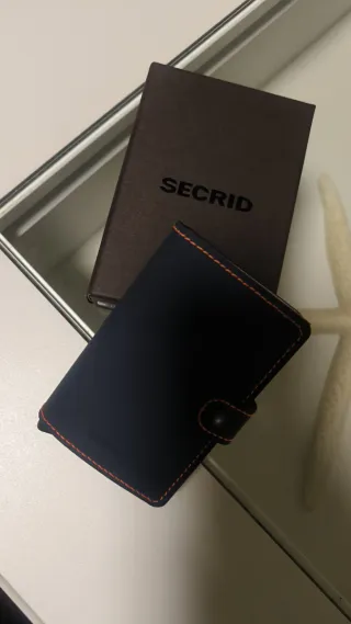 Cartera Secrid azul y negra