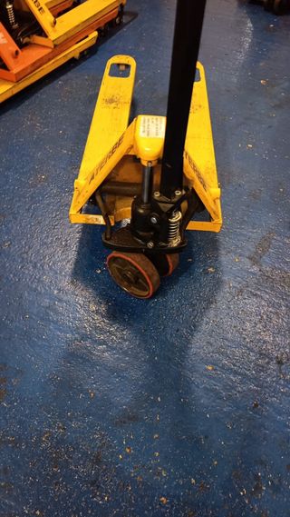 Transpaletas Manuales 2500 kg, tengo 8, 2-3 meses