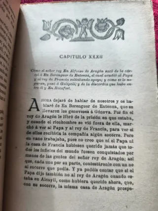 Libro antiguo de Ramón Muntaner