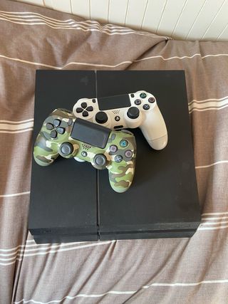 PS4 (PlayStation 4) con 2 mandos