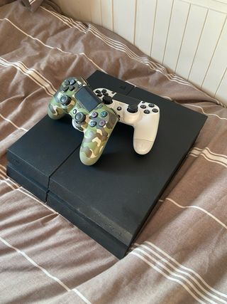 PS4 (PlayStation 4) con 2 mandos