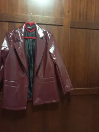 Giacca Shein vernice bordeaux taglia M