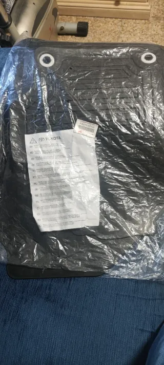 Juego de alfombras de goma Toyota corolla original