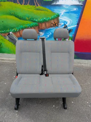 Asiento doble trasero Volkswagen T5.