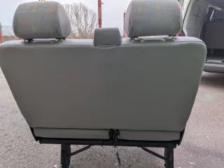 Asiento doble trasero Volkswagen T5.