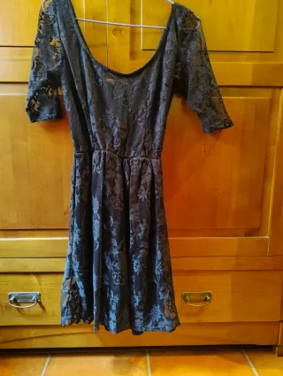 Vestido encaje Bershka negro