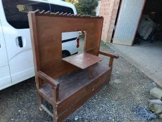 Antigua cadiera de madera