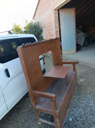 Antigua cadiera de madera