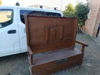 Antigua cadiera de madera