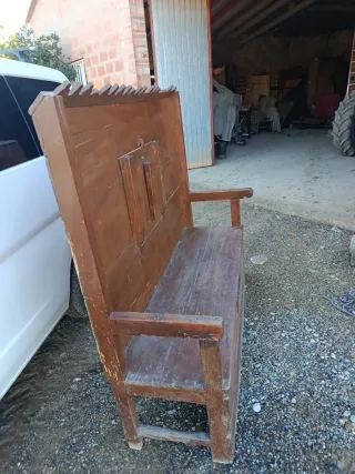 Antigua cadiera de madera