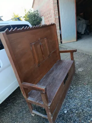 Antigua cadiera de madera