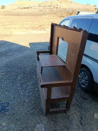 Antigua cadiera de madera