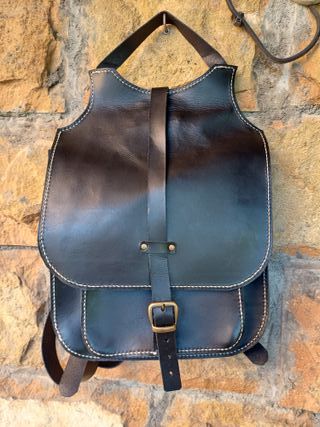 Mochila artesanal de cuero negra