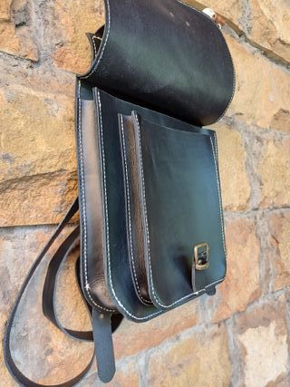 Mochila artesanal de cuero negra